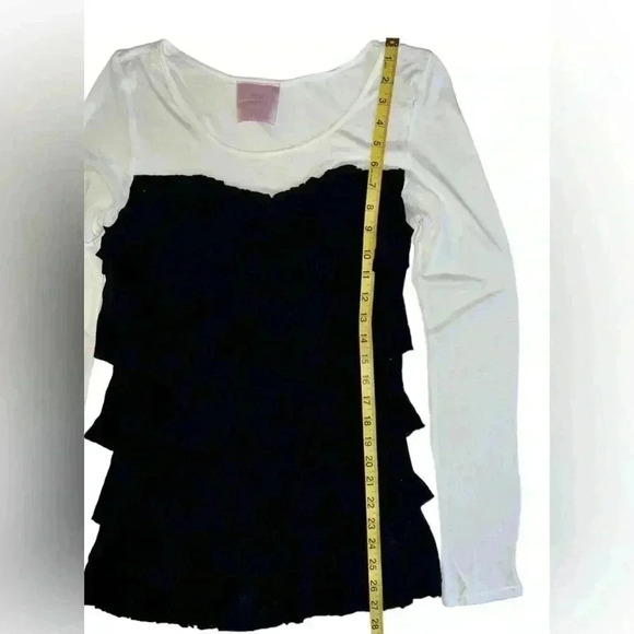 Cream long sleeve with black ruffle over top size medium - Picture 7 of 8